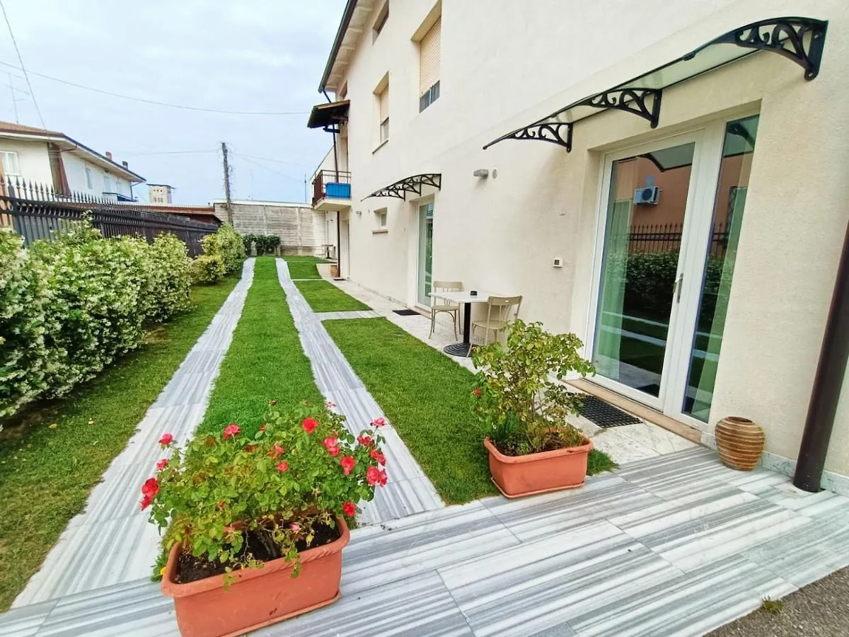 Garda Guest House Colà 0*,
