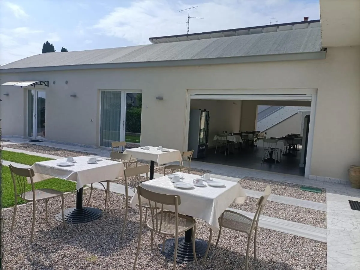 Garda Guest House Colà Itália